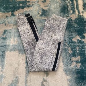 Lululemon Leggings - Size 6 - Ankle Length